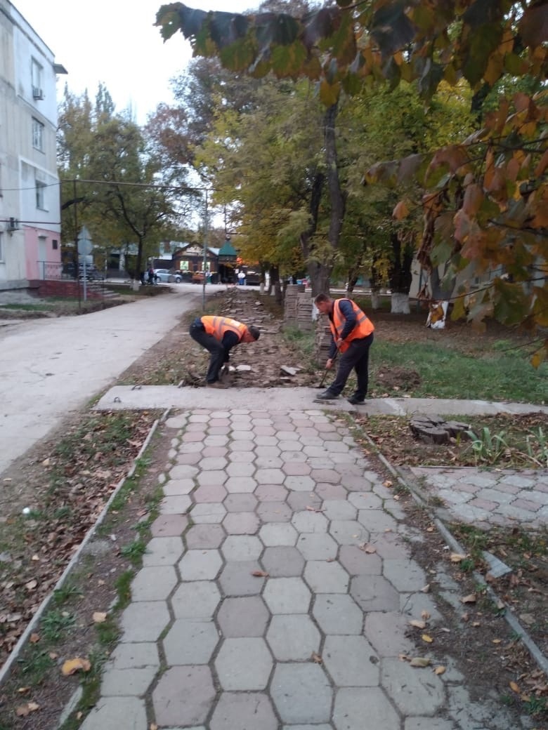 Выполняются работы по восстановлению дорожного покрытия и ремонту тротуара  проезда Перекопский | Правительство Республики Крым | Официальный портал